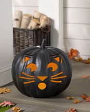 Cat-o'-lantern Halloween porch décor